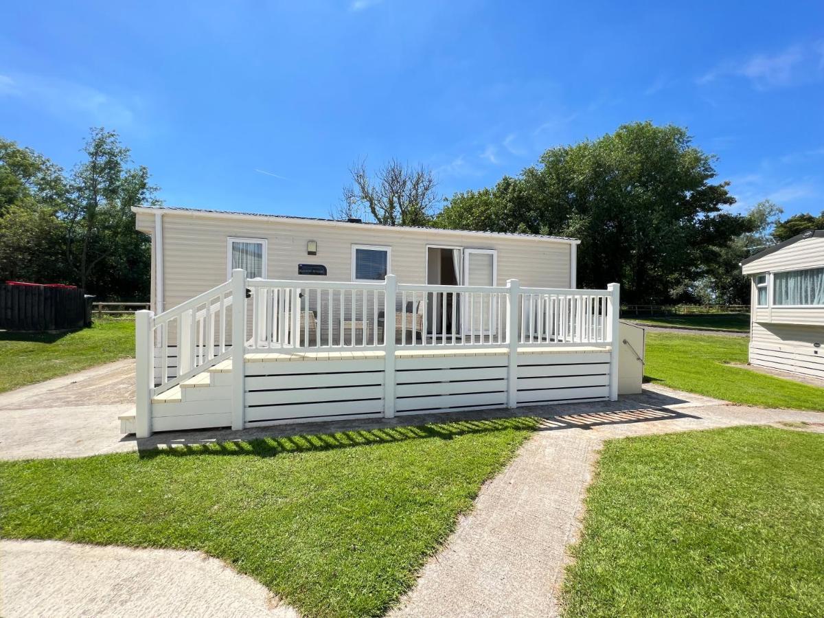 Mallard Corner, Cosy Cotswold Lakeview Lodge Саут-Керни Экстерьер фото