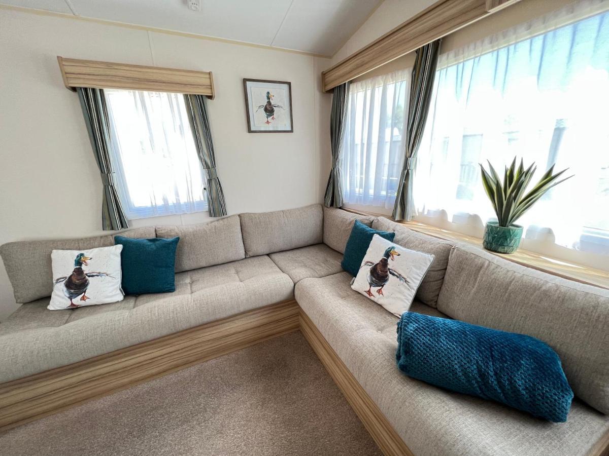 Mallard Corner, Cosy Cotswold Lakeview Lodge Саут-Керни Экстерьер фото