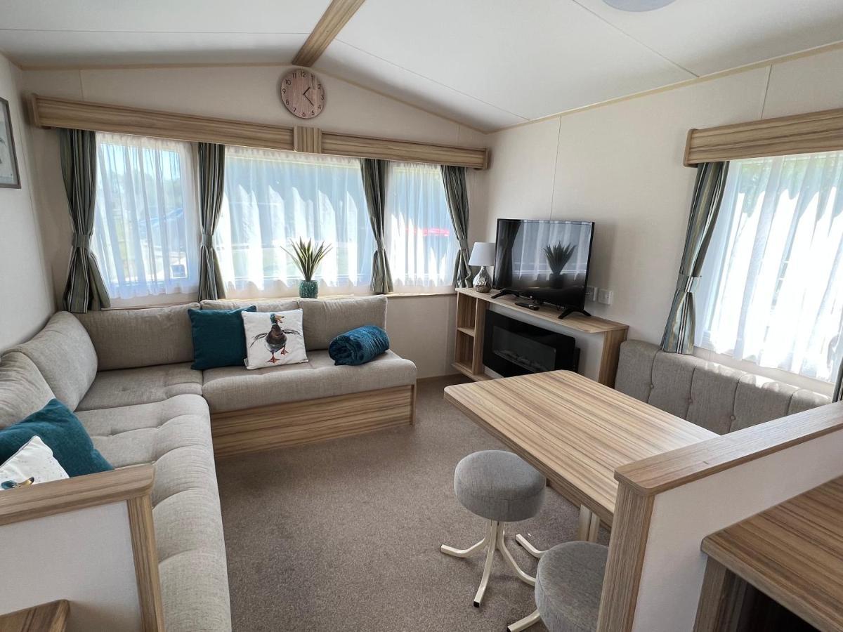 Mallard Corner, Cosy Cotswold Lakeview Lodge Саут-Керни Экстерьер фото