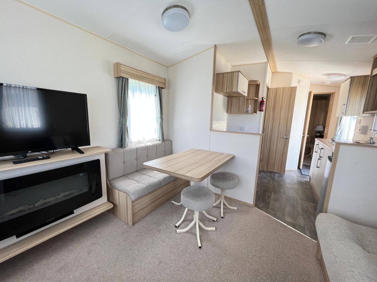 Mallard Corner, Cosy Cotswold Lakeview Lodge Саут-Керни Экстерьер фото