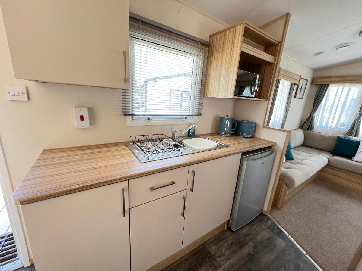 Mallard Corner, Cosy Cotswold Lakeview Lodge Саут-Керни Экстерьер фото