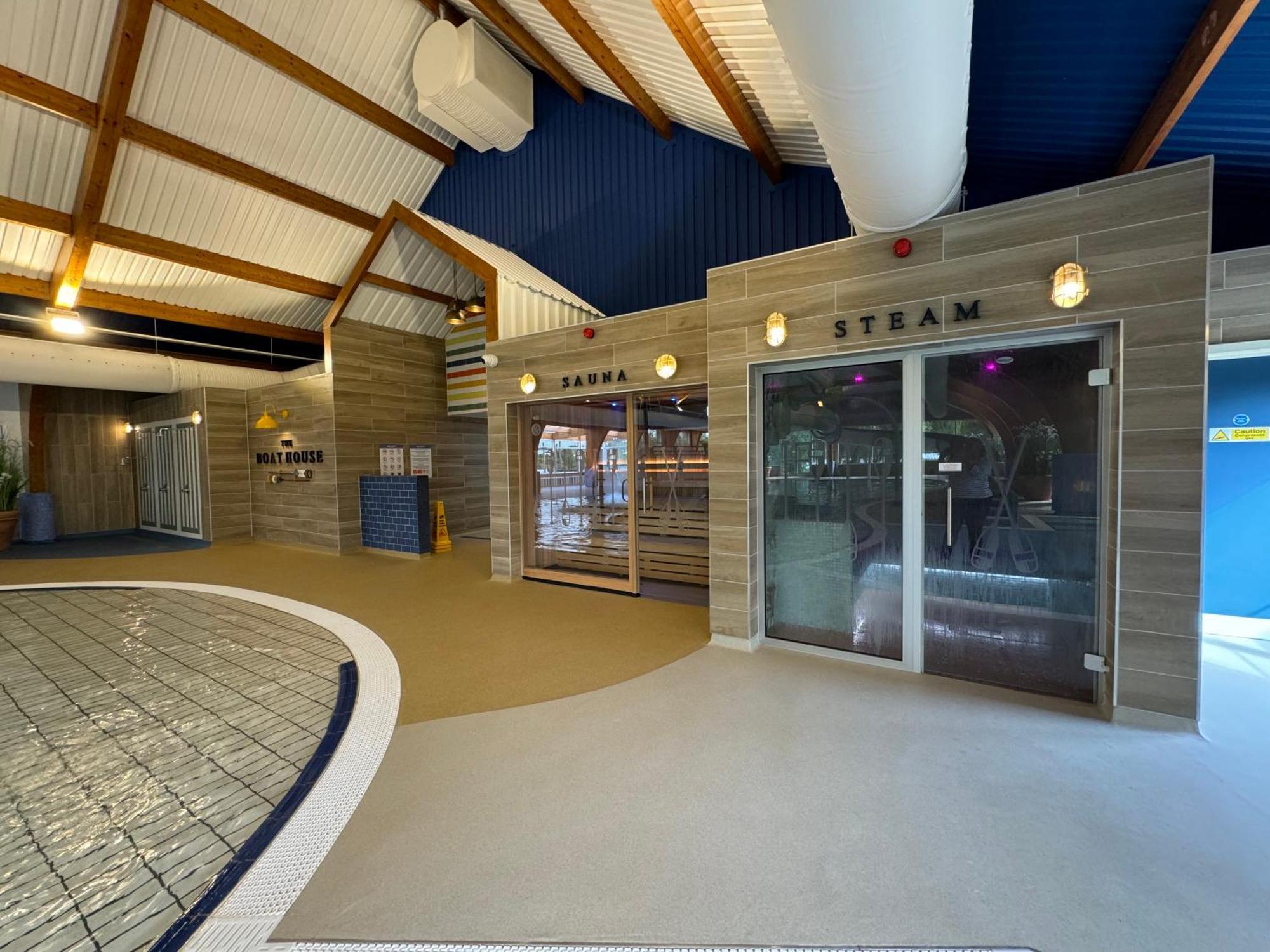 Mallard Corner, Cosy Cotswold Lakeview Lodge Саут-Керни Экстерьер фото